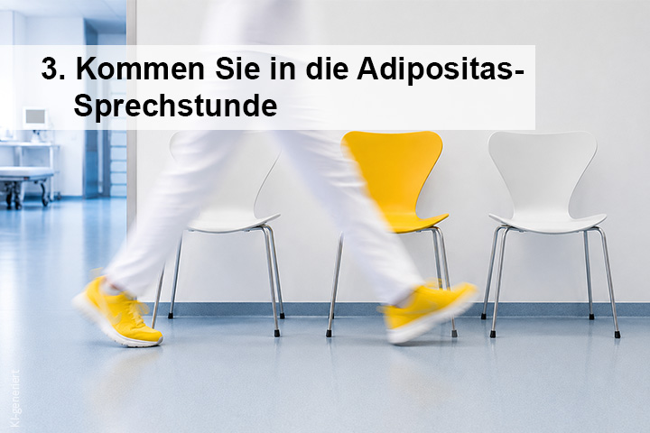 Verlinktes Bild zur Adipositas-Sprechstunde mit wartebereich im Spital und vorbeischreitender Arzt mit gelben Turnschuhen